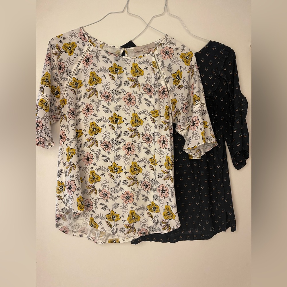 TWO LOFT Blouses / White floral and Blue Floral XS